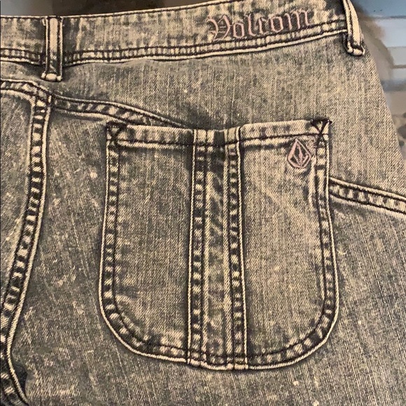 Men's Volcom Jeans (light gray+ stained design) - Picture 3 of 6